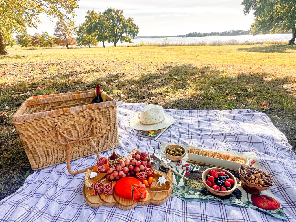 Host an Autumn Picnic&nbsp;🧺